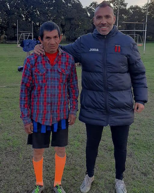 Simplemente Fútbol: Chonito tiene  67 años y juega en el Senior de Otero