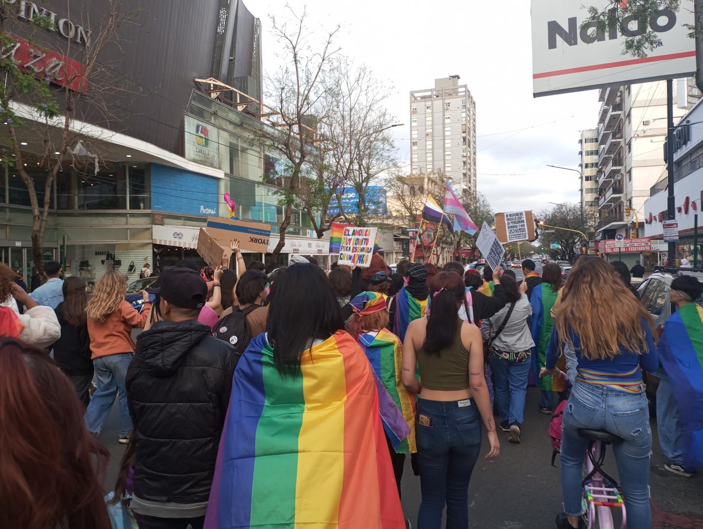 Una Celebración de Orgullo y Lucha en la VI Marcha del Orgullo LGBT+ de Pergamino