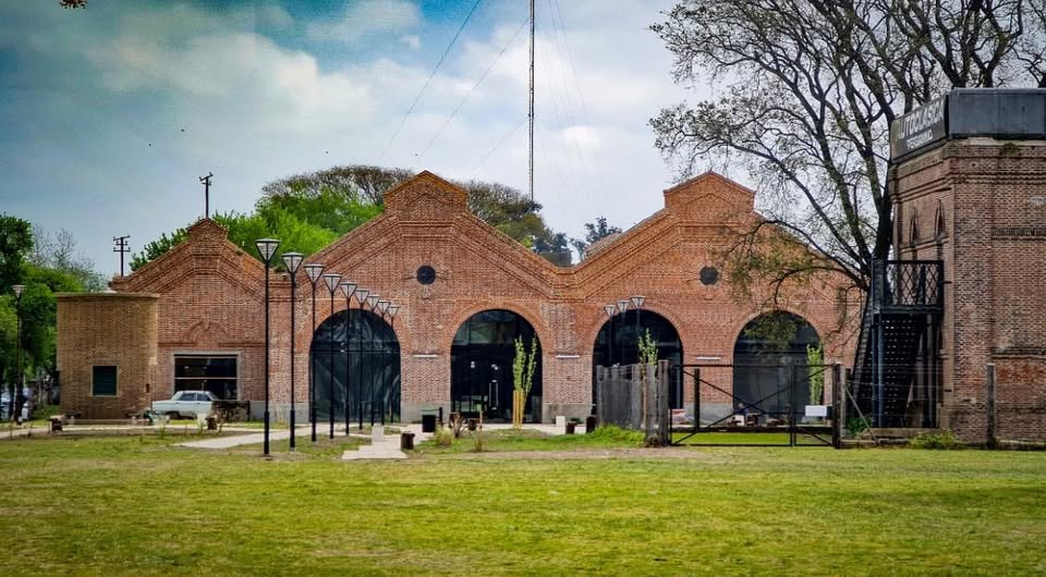 La Escuela de Bellas Artes presentó sus talleres de verano 2025