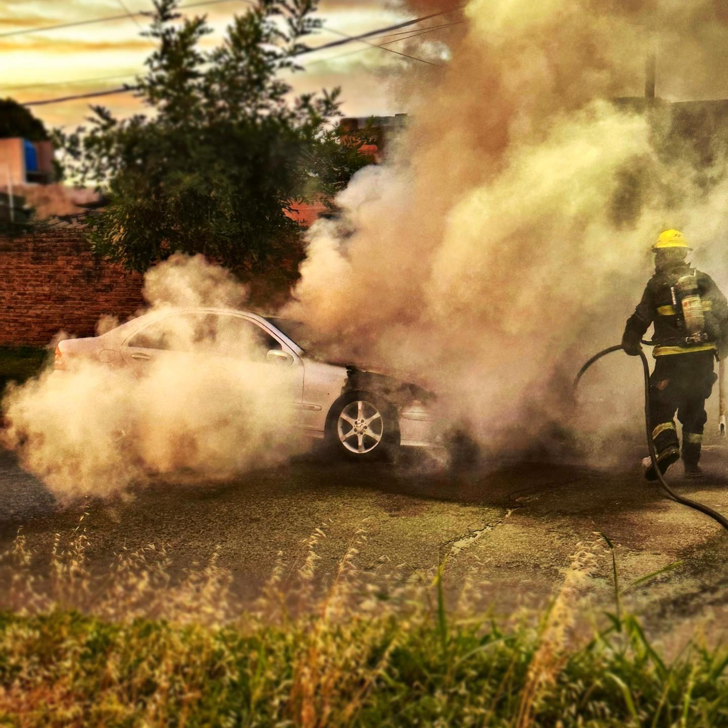 Investigan Incendio Sospechoso de un Mercedes Benz en Pergamino