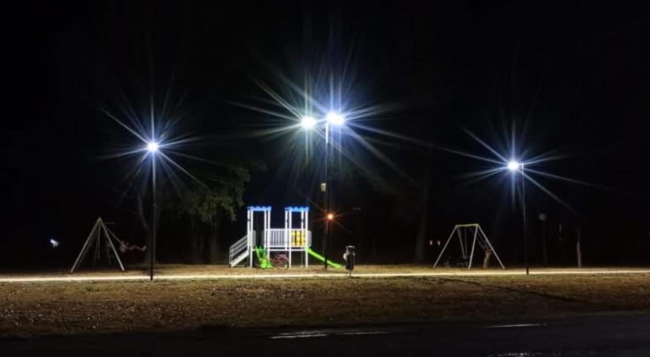 Mejoras en la iluminación de plazas en el Partido