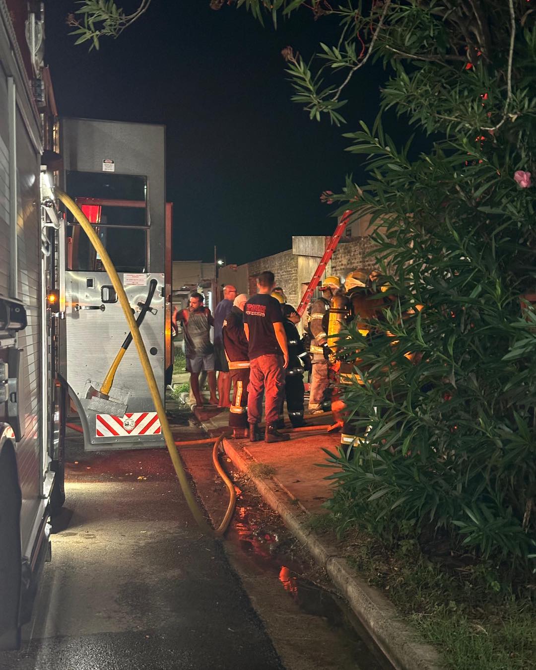 Bomberos Voluntarios trabajaron  más de tres horas para controlar  un incendio en un taller de costura