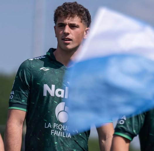 Agustín Seyral Echecopar  debutó en Primera jugando  para Sarmiento de Junín