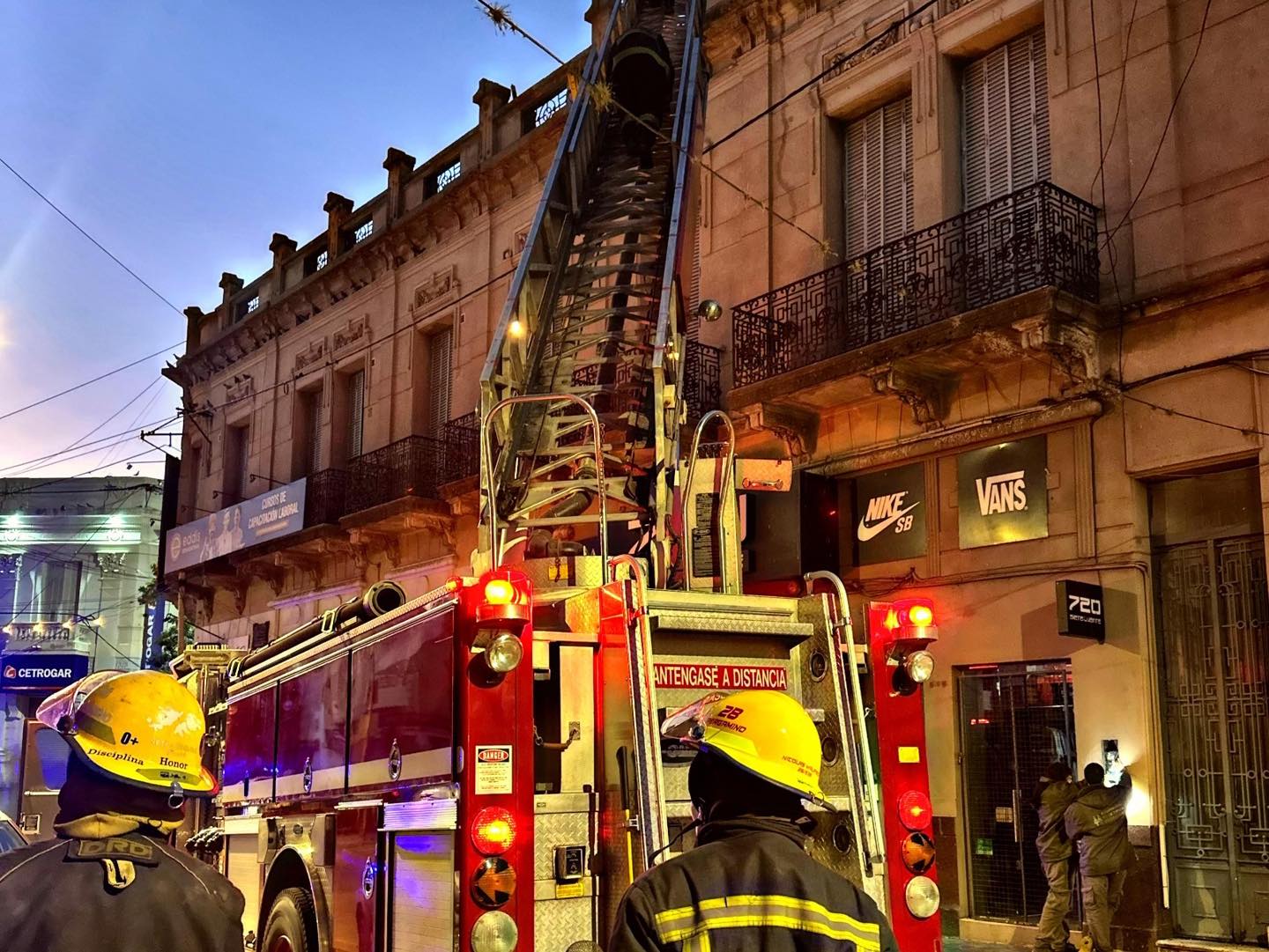 Los Bomberos Voluntarios apagaron  un incendio en Mitre y San Nicolás 