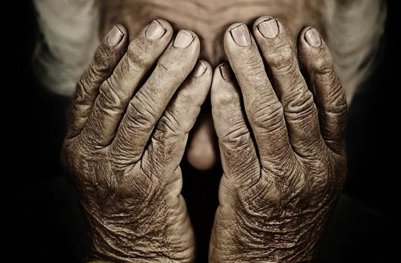 Una abuela de 87 años  denunció maltratos físicos y verbales de su joven nieta 