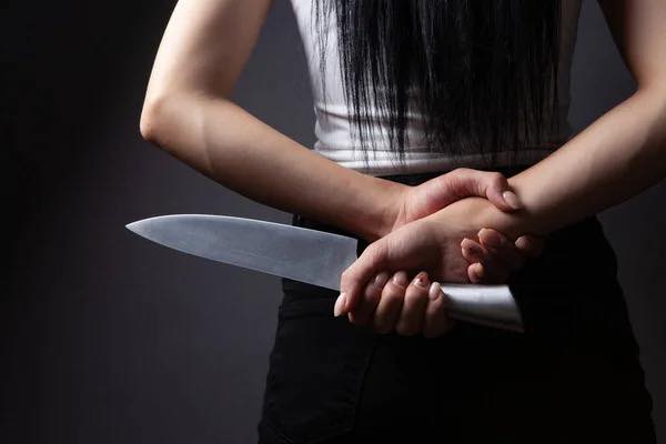Una mujer atacó a trompadas  a su expareja y la amenazó  de muerte con un cuchillo 