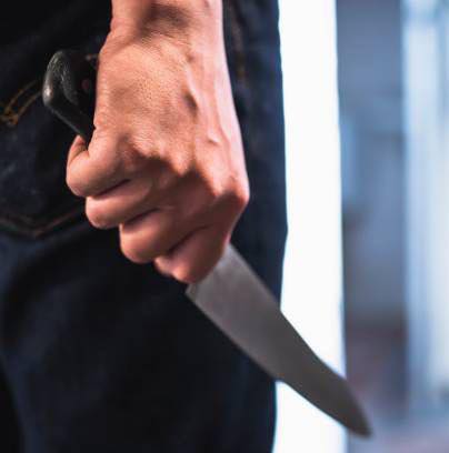Exhibió un cuchillo para  intimidar a varios chicos  que jugaban a la pelota