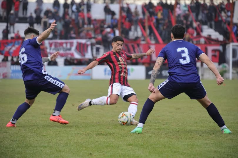 Douglas visitará a Sportivo Las  Parejas en la tarde del domingo