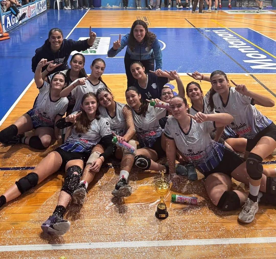 Momento de definiciones  en el voleibol Local
