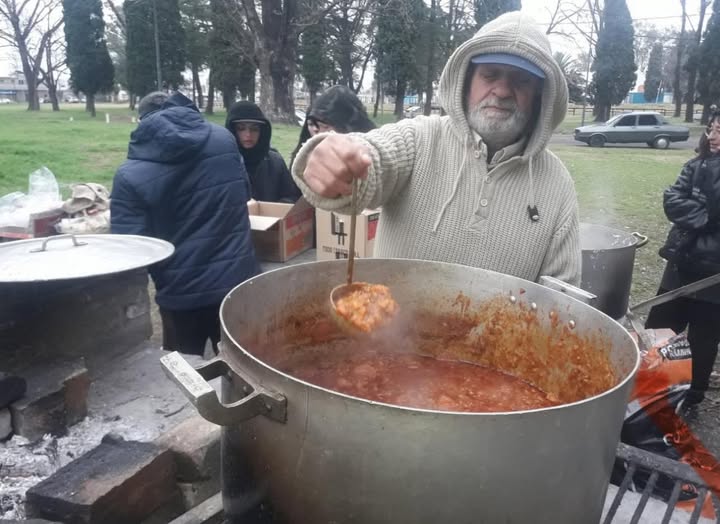 'Proyecto Guiso', la iniciativa que busca ayudar con comida y abrigo a los más necesitados