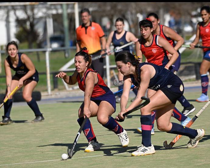 Hockey: victorias de Viajantes y Gimnasia en  la fecha reprogramada
