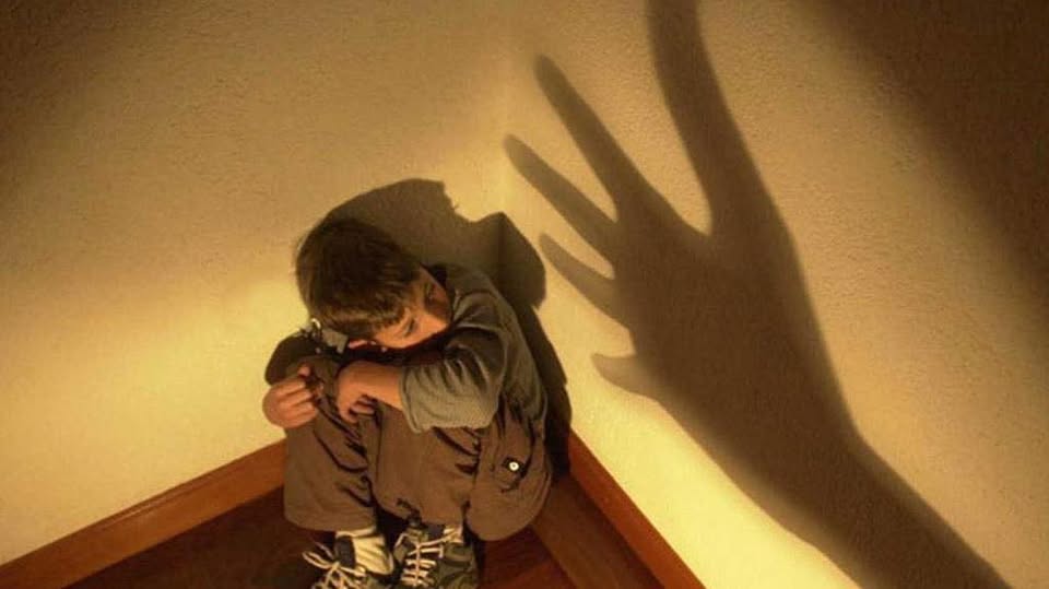Denunció que la madre de su  hijo golpeaba al niño de 8 años