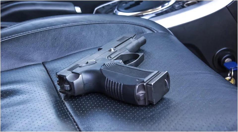 Amenazas con arma desde  un vehículo en pleno centro