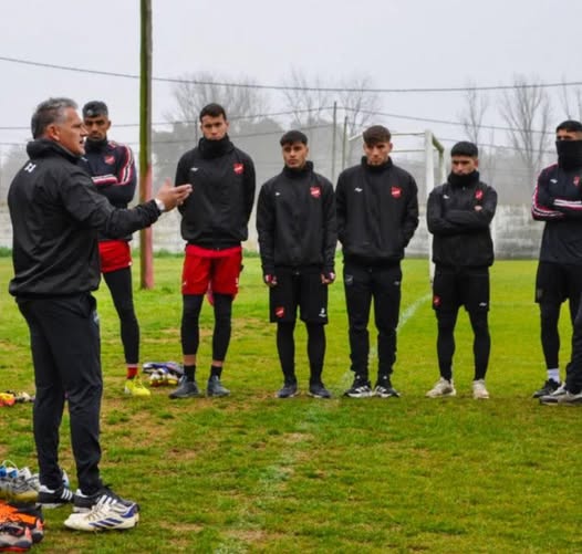Sebastián Cejas asumió como nuevo entrenador de Douglas
