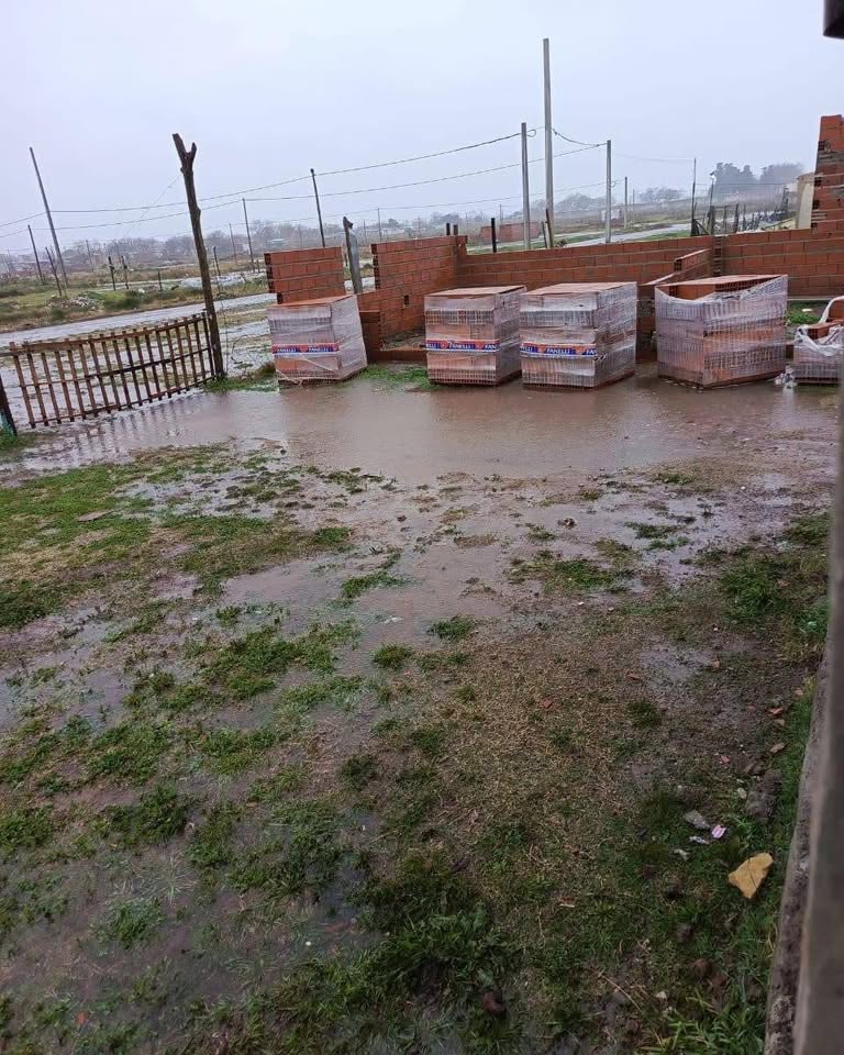 Vecinos de barrio 12 de Octubre y Tupac reclaman por la falta de servicios básicos