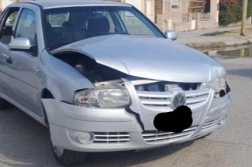 Un choque entre dos autos,  dejó una mujer hospitalizada