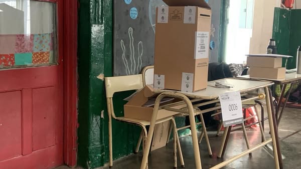 Retrasos en las elecciones provinciales por falta de autoridades de mesa en Pergamino