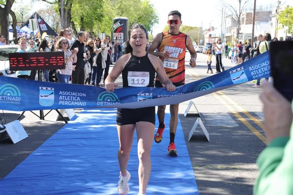 Orestes Cáceres y Estefanía Conejera, los grandes ganadores del Medio Maratón La Merced Pergamino