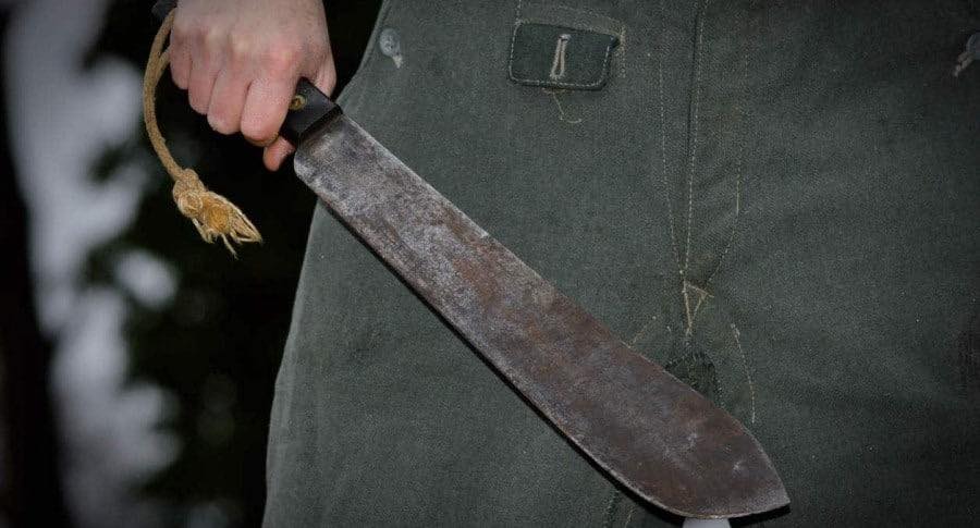 Intentó atacar a un perro  con un cuchillo y terminó  amenazando a una vecina