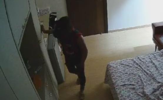 Denunció a su ex pareja,  25 años menor, por  hurto de un arma y dinero