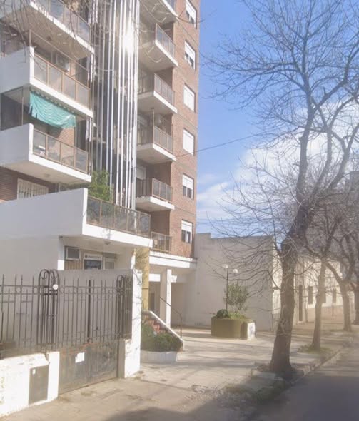 Robo en un departamento  céntrico: se llevaron 15  mil dólares y 450 mil pesos