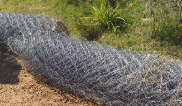 Robaron alambre del  cerco perimetral en  una estación de bombeo