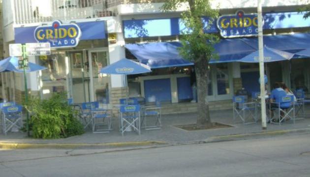 Ingresaron por el depósito  y robaron en la heladería  Grido de Colón y Belgrano