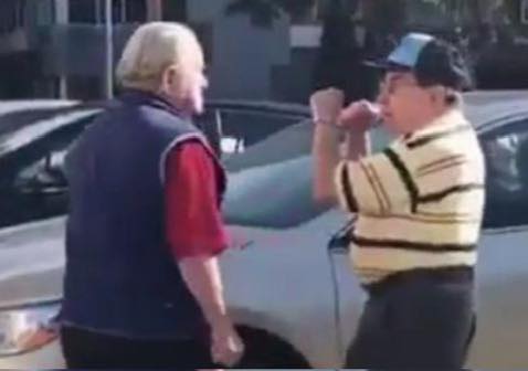 Un hombre  de 81 años,  atropelló un perro, escapó  y luego golpeó a un vecino