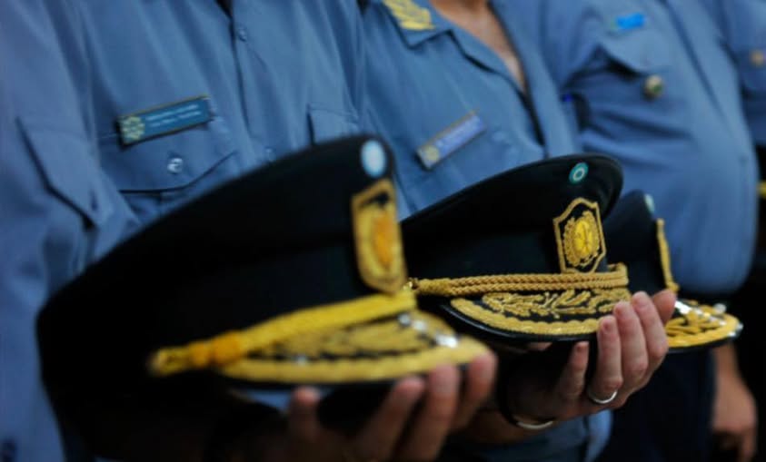 Una pareja de policías, estaba de visita  en Pergamino y terminaron a los golpes