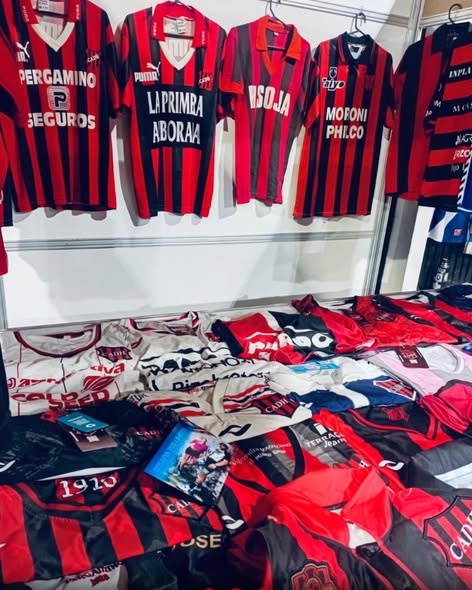 Un pergaminense llevó la historia  de Douglas al mayor encuentro  de camisetas de Latinoamérica