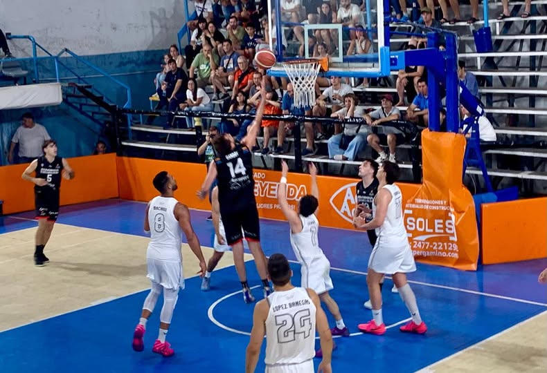 Pergamino Básquet manda al descanso: 35-28 ante El Talar