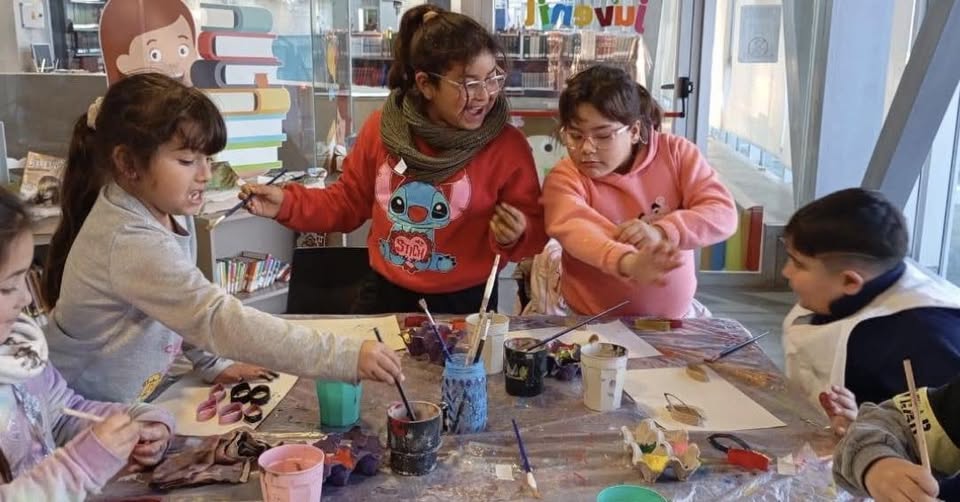 Este verano continúa el taller de arte infantil 'Amarte', en la biblioteca Menéndez