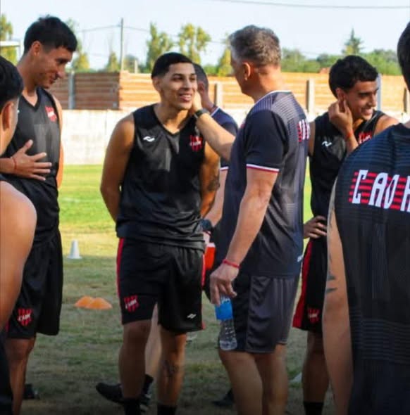 Con varias caras nuevas, Douglas comenzó la pretemporada en su predio