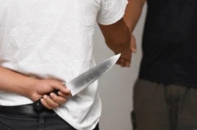 Violento cruce entre trabajadores,  terminó con un herido de  arma blanca y un celular robado