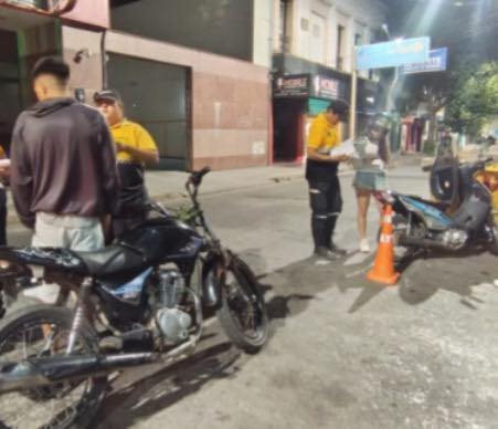 Un inspector municipal resultó  lesionado tras ser embestido  por motociclista que intentó fugarse