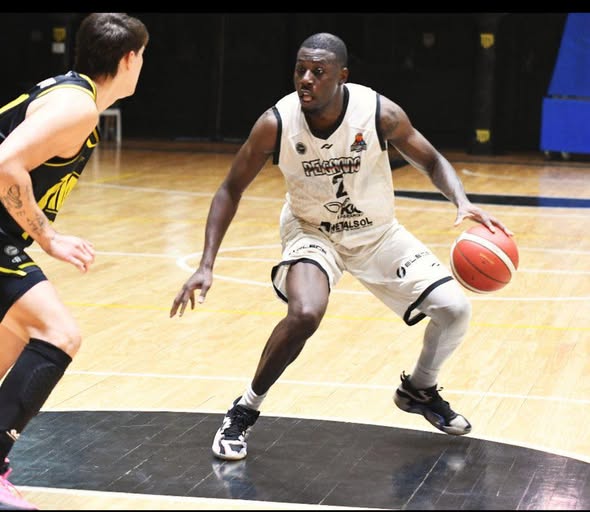 Pergamino Básquet mostró  otra cara en el debut de Daniel  Maffei, pero cayó ante El Talar