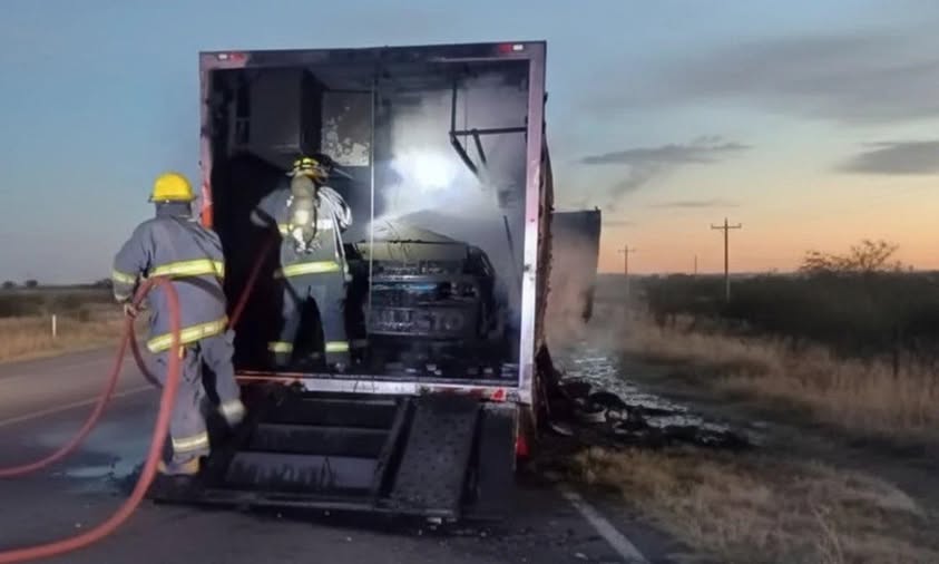 Se incendió el camión que trasladaba el auto de TC del arrecifeño Nicolás Trosset