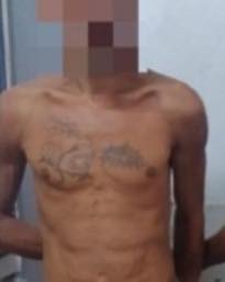 La amenazó y le robó el  celular mientras tomaba  mate la puerta de su casa