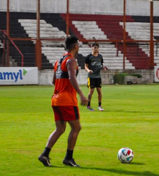 Amistoso de pretemporada: Douglas se impuso ante 12 de Octubre de Ferré