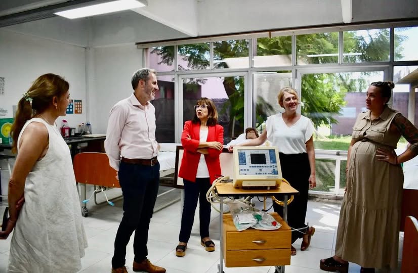 El Hospital San José donó un respirador a la Unnoba para la formación en Enfermería