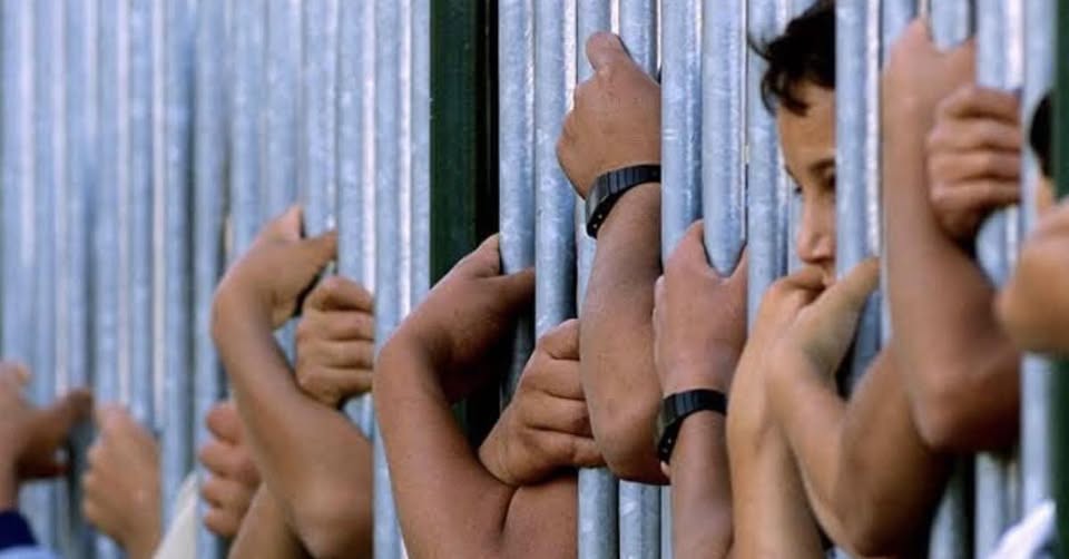 'Correr detrás de la zanahoria mientras el país se nos cae'