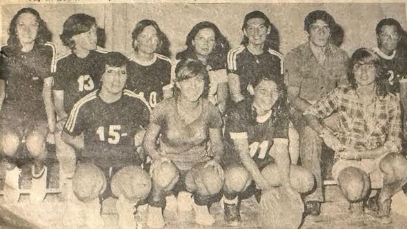 El tiempo no borra la gloria: emotivo reencuentro del básquet femenino de Sports
