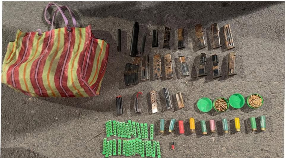 Alarmante hallazgo: dos menores y un mayor con municiones en plena vía pública
