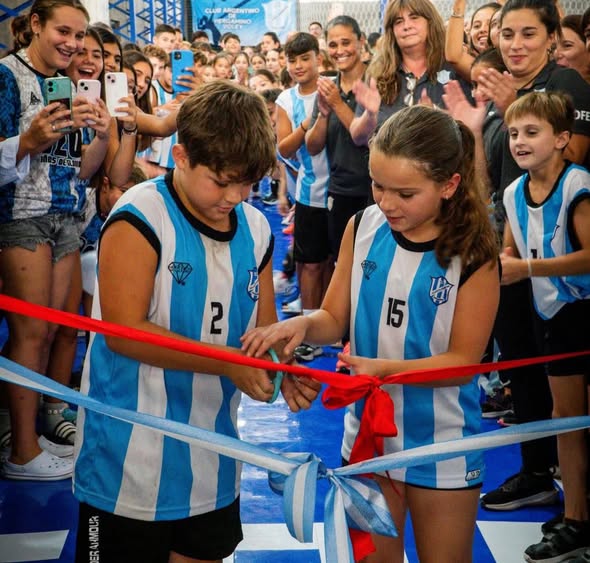 Argentino inauguró el estadio de vóley  '20 de Septiembre'