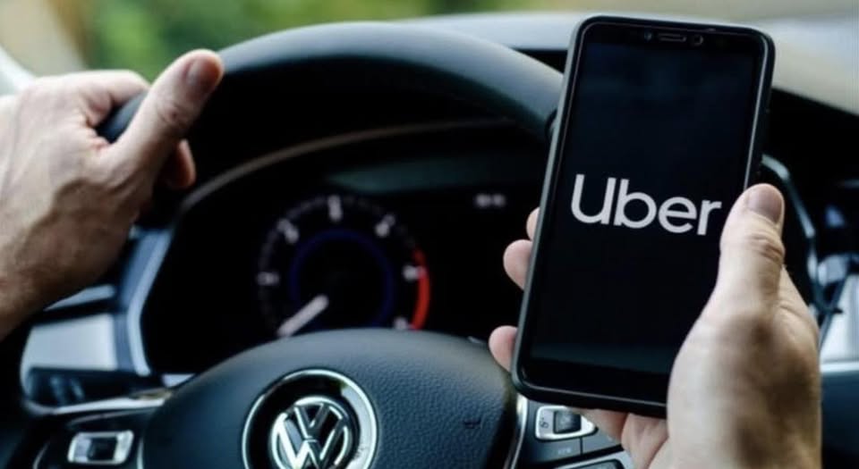 Choferes de remises denuncian que tarifas de Uber no cubren costos y exigen respuestas de la municipalidad