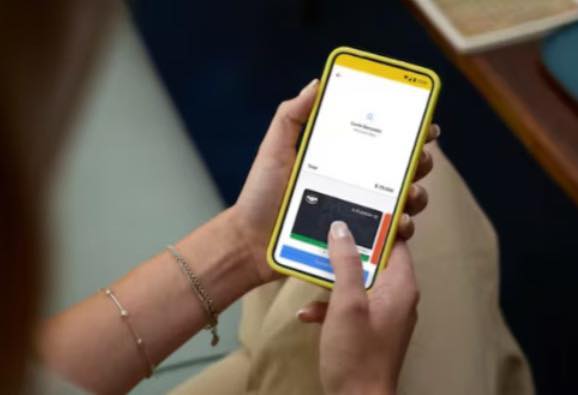 Robó un celular en un local y realizó una transferencia por $49.000