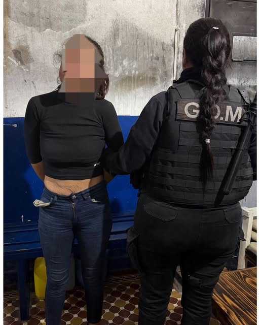 Cayó con cocaína y marihuana en la riñonera: la detuvieron en plena calle