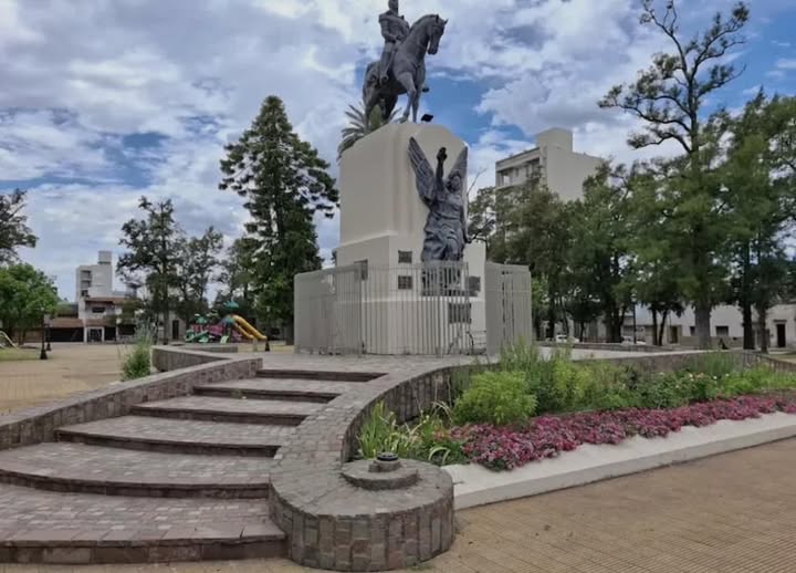 Se amplifican los pedidos y pretensiones por la apertura de la Plaza 25 de Mayo y la vehiculización de la Peatonal San Nicolás