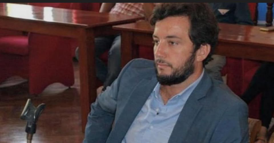 El concejal Ramiro Llan de Rosos presentó en el Honorable Concejo Deliberante de Pergamino un pedido de informes tras conocerse la decisión del Departamento Ejecutivo Municipal de cobrar un canon de PESOS DIEZ MIL ($10.000) a quienes concurran a la pista de atletismo. 