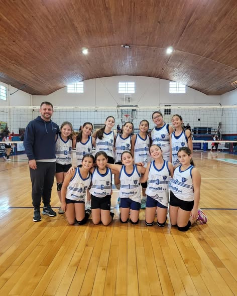 Contundencias y partidos vibrantes en el vóley local